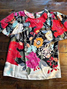 Tina Turk Floral 100% Silk Short Sleeve Blouse in Black & Red